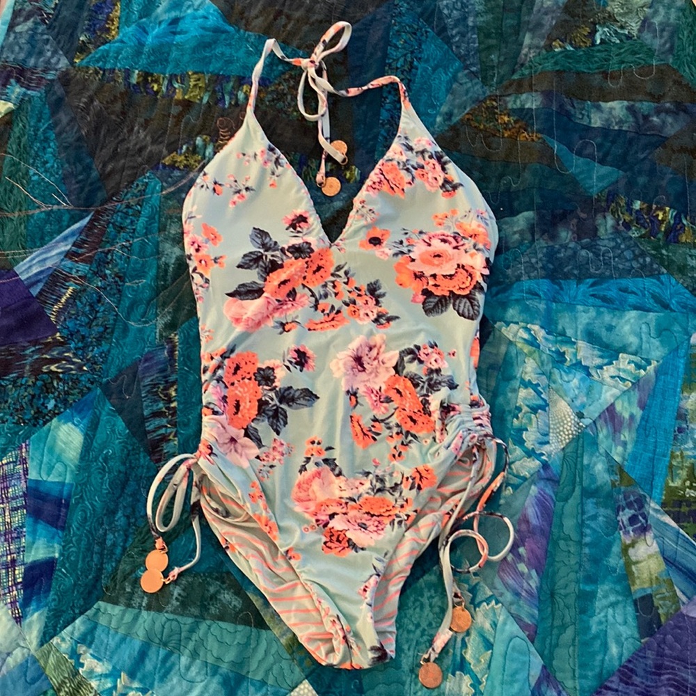 NWOT Splendid Floral Stripe Reversible One Piece Bathing Suit Swim Size Small